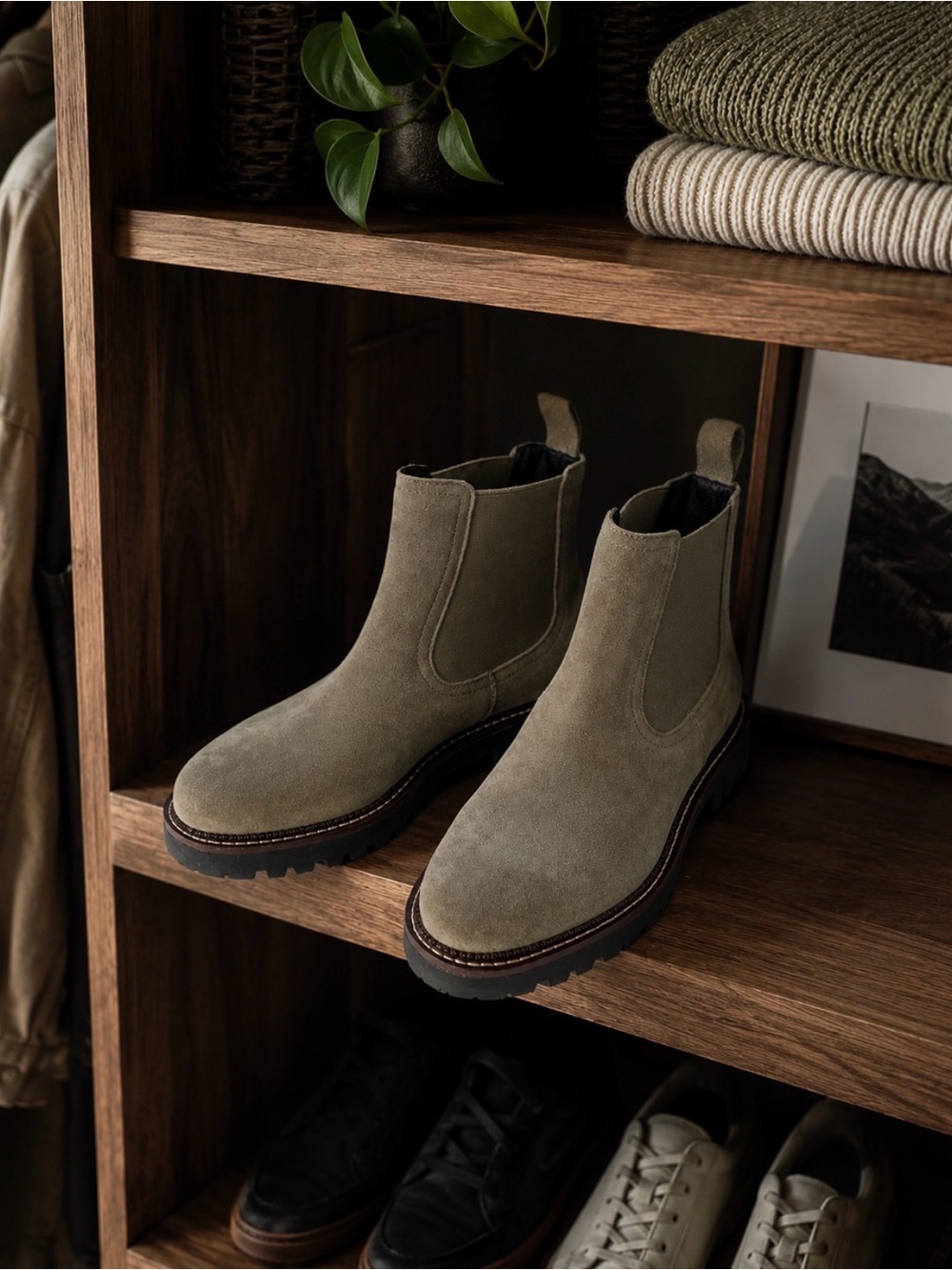 Water Resistant Chelsea Boots – Size 8